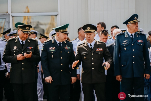 Полный порт «смертельной красоты», Зеленский и самолёты: как на Одесском морвокзале день ВМС отмечали
