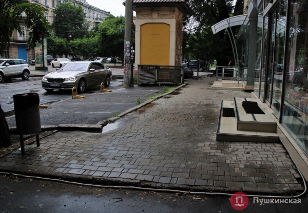 В Одессе готовы заплатить 300 тысяч за проект ремонта 700 квадратных метров тротуара в центре. Фото