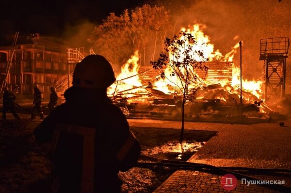 Суды, &laquo;мир&raquo; и тендеры: одесский медин 2 года не может решить проблемы с &laquo;пожаркой&raquo; в своих общагах