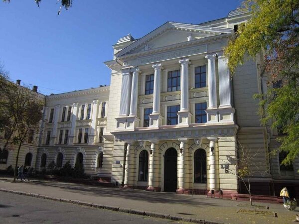 Суды, &laquo;мир&raquo; и тендеры: одесский медин 2 года не может решить проблемы с &laquo;пожаркой&raquo; в своих общагах
