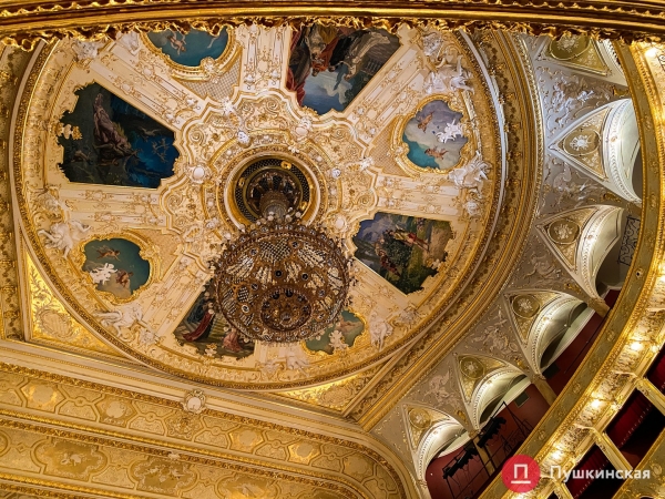 2 тонны красоты: как выглядит главная люстра Одесской оперы. Фото