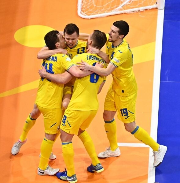 Україна перемогла Казахстан і&nbsp;вперше за&nbsp;17 років зіграє у&nbsp;півфіналі футзального Євро: відеоогляд матчу