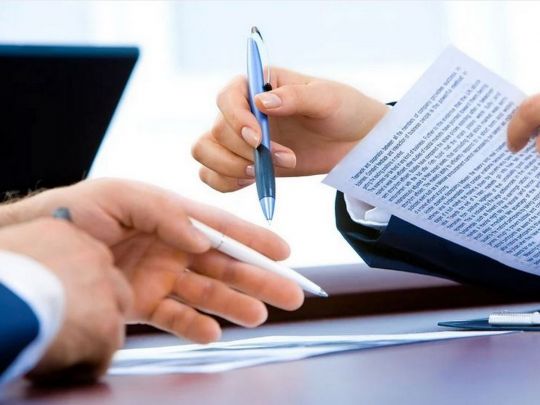 Росія на переговорах більше не наполягає на «денацифікації», «демілітаризації» та статусі російської мови в Україні, — Financial Times