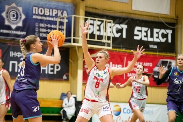 Баскетбол. &laquo;ІнтерХім&raquo; двічі поступився &laquo;Рівному&raquo; на виїзді
