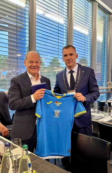 Україна у день ювілею Реброва встояла на полі чотириразових чемпіонів світу: відеоогляд матчу