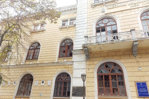 В результате вчерашнего обстрела Одессы получили повреждения более 20 объектов культурного наследия: перечень В результате вчерашнего обстрела Одессы получили повреждения более 20 объектов культурного наследия: перечень