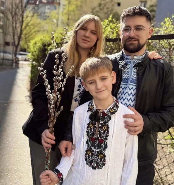 Буженина з&nbsp;медово-гірчичним соусом до&nbsp;Великодня: відомий співак поділився ексклюзивним сімейним рецептом
