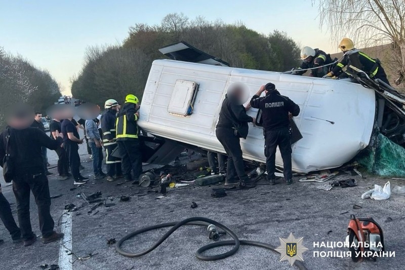 Велика ДТП з маршруткою у Вінницькій області: є загиблі та травмовані (фото)