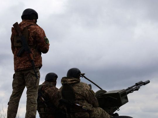 Київ відбивався всю ніч: після потужної нічної атаки дронів у столичному регіоні є жертви та руйнування (фото, відео)