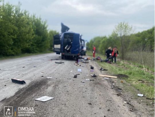 Окупанти розстріляли рейсовий автобус на Сумщині та били по мирних містах України: є загиблі та поранені