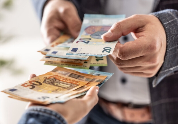 Курс евро в Украине вырос до почти 49 гривен: причины и прогнозы