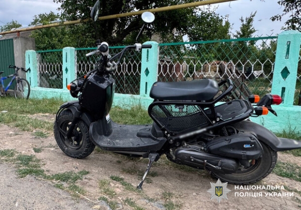 В Одесской области мужчина угнал скутер и авто: его остановил забор, а задержали — соседи