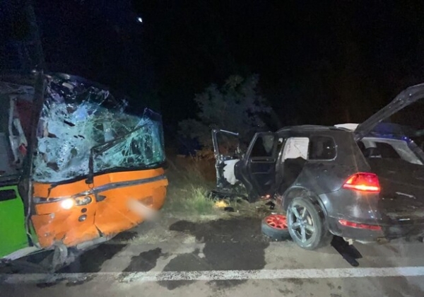 В Одесской области столкнулись автобус и легковушка: пострадала девушка