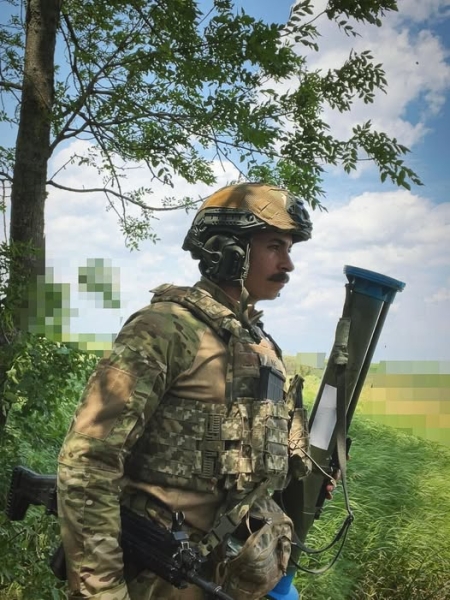 «Просто хочу, щоб він був живий»: син відомого телеведучого пішов на війну з росією