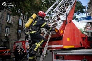 В центре Одессы горел дом: спасали людей, кота и собаку