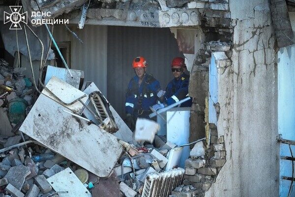 Ночной дроновый удар по многоэтажке: под завалами обнаружили погибшего