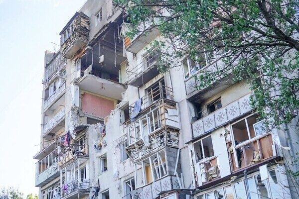 Ночной дроновый удар по многоэтажке: под завалами обнаружили погибшего