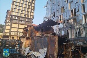 Уничтоженные автомобили, гибель охранника и пожары: последствия ночного обстрела Одессы (обновлено)