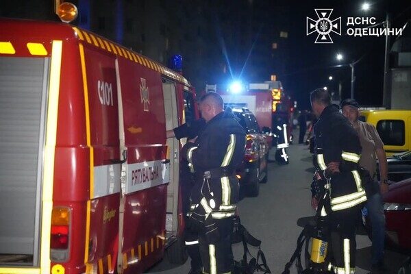 В Одесском районе горел ЖМ "Радужный": эвакуировали людей и спасали собак