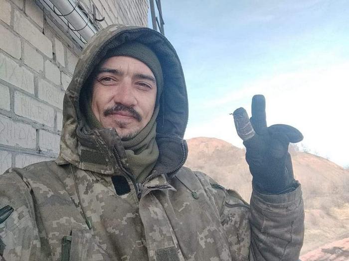 &laquo;Я&nbsp;знаю, що&nbsp;загину. Але я&nbsp;не&nbsp;жалкую ні&nbsp;про що, це&nbsp;мій шлях&nbsp;&mdash; і&nbsp;я&nbsp;щасливий&hellip;&raquo;: історія 37-річного героя з&nbsp;Запоріжжя, якому присвячена книга