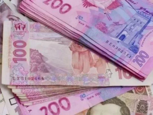 Менше роботи — більше зарплати: за рік середня оплата праці в Україні зросла на 22%