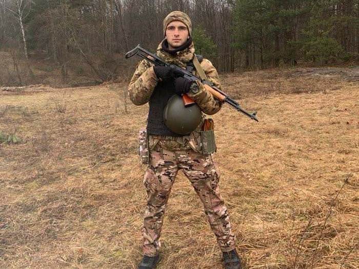&laquo;Синочок народився вже після загибелі коханого&raquo;: 21-річний поліцейський з&nbsp;Чернігівщини став легендою штурмової бригади
