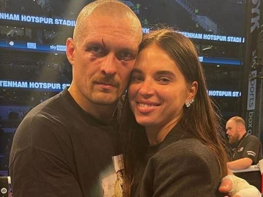 Усик втратив дружину після бою на&nbsp;&laquo;Уемблі&raquo;, та&nbsp;у&nbsp;відповідь написала чоловікові послання (фото, відео)