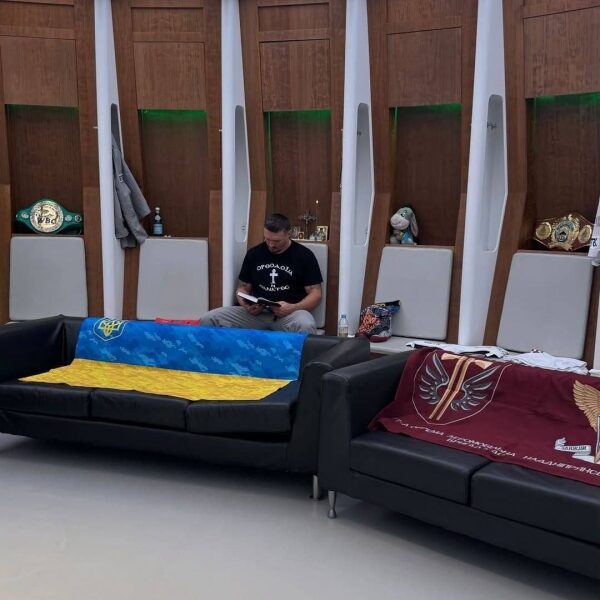 Усик знищив Дюбуа в&nbsp;5-му раунді і&nbsp;став першим 3-разовим абсолютним чемпіоном світу в&nbsp;&laquo;нову епоху&raquo; (відео)