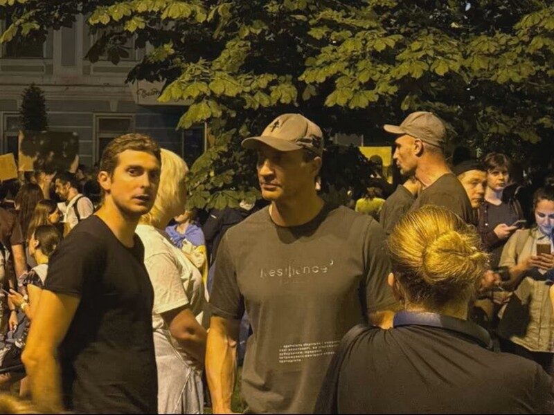 Вето на&nbsp;закон: українці по&nbsp;всій країні протестували проти знищення НАБУ і&nbsp;САП