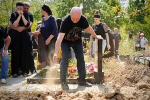 Погиб от вражеский пули: в Одесской области простились с полицейским Михаилом Сорокой Погиб от вражеский пули: в Одесской области простились с полицейским Михаилом Сорокой