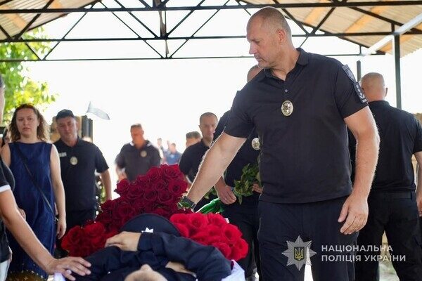 Погиб от вражеский пули: в Одесской области простились с полицейским Михаилом Сорокой Погиб от вражеский пули: в Одесской области простились с полицейским Михаилом Сорокой