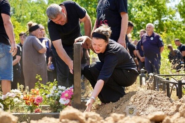 Погиб от вражеский пули: в Одесской области простились с полицейским Михаилом Сорокой Погиб от вражеский пули: в Одесской области простились с полицейским Михаилом Сорокой