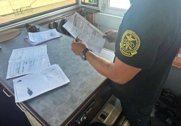 В Измаильском порту на румынском танкере обнаружили 350 тонн незадекларированного дизтоплива В Измаильском порту на румынском танкере обнаружили 350 тонн незадекларированного дизтоплива