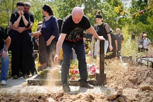 Погиб от вражеский пули: в Одесской области простились с полицейским Михаилом Сорокой Погиб от вражеский пули: в Одесской области простились с полицейским Михаилом Сорокой