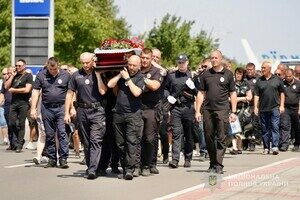 Погиб от вражеский пули: в Одесской области простились с полицейским Михаилом Сорокой Погиб от вражеский пули: в Одесской области простились с полицейским Михаилом Сорокой