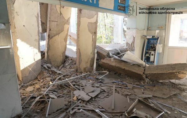Окупанти скинули авіабомбу на&nbsp;автовокзал у&nbsp;Запоріжжі: є&nbsp;поранені (фото, відео)