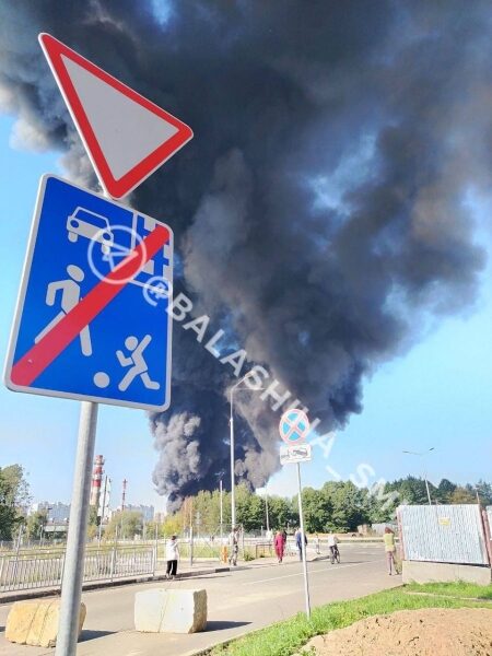 Під Москвою палає хімзавод: лунають вибухи, чорний дим накрив місто