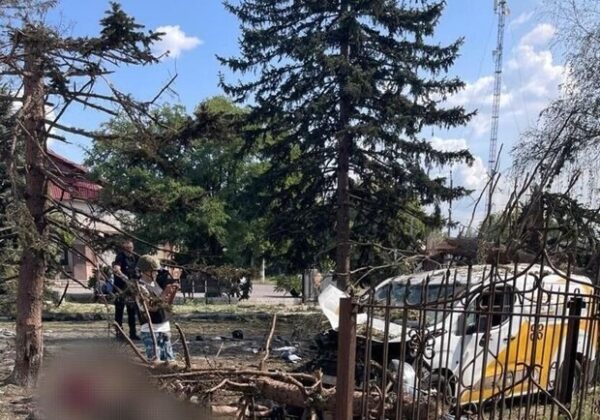 Россия сбросила авиабомбу во время выдачи пенсий в Донецкой области: более 20 погибших гражданских