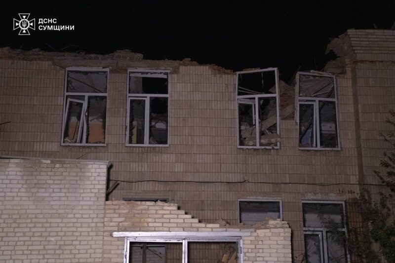 Будівлю школи та&nbsp;кілька багатоповерхівок пошкоджено у&nbsp;Сумах внаслідок нічної атаки дронів (фото, відео)