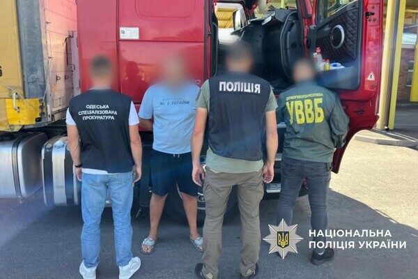 За границу в фуре с газированными напитками: в Одесской области разоблачили предпринимателя-перевозчика