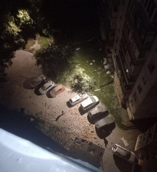 Потрощені будинки, пожежі та&nbsp;постраждалі: з&rsquo;явилися жахливі кадри наслідків удару по&nbsp;Києву і&nbsp;області