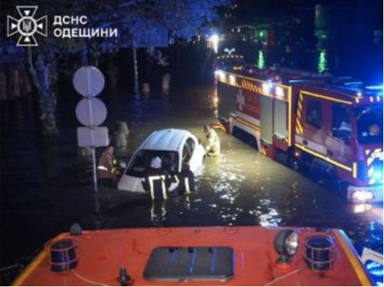 Катастрофічна повінь в&nbsp;Одесі: у&nbsp;затопленій оселі загинула ціла родина&nbsp;&mdash; п'ять людей