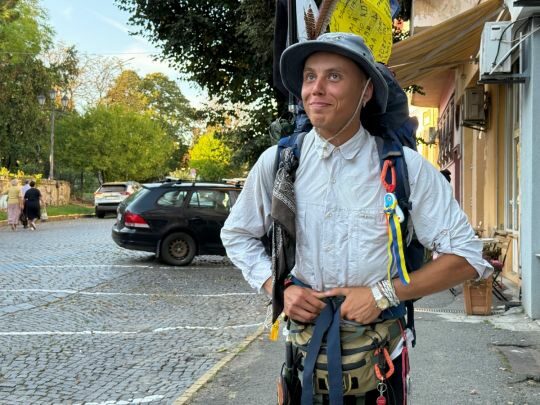 Вражали діти, які віддавали свої кишенькові 10&minus;20 гривень на&nbsp;збір для ЗСУ: дніпрянин пройшов пішки Україною дві тисячі кілометрів