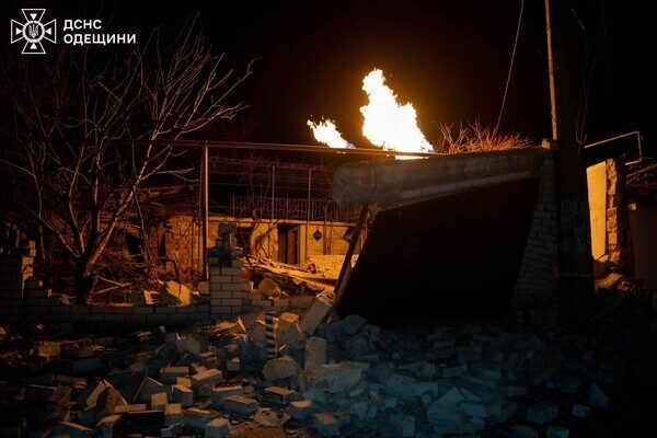 Повреждения домов и газовой трубы: последствия ночной атаки на Одесчину (обновлено) Повреждения домов и газовой трубы: последствия ночной атаки на Одесчину (обновлено)