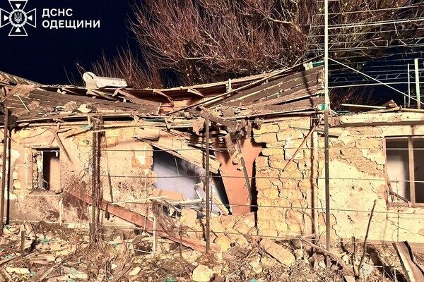 Повреждения домов и газовой трубы: последствия ночной атаки на Одесчину (обновлено) Повреждения домов и газовой трубы: последствия ночной атаки на Одесчину (обновлено)