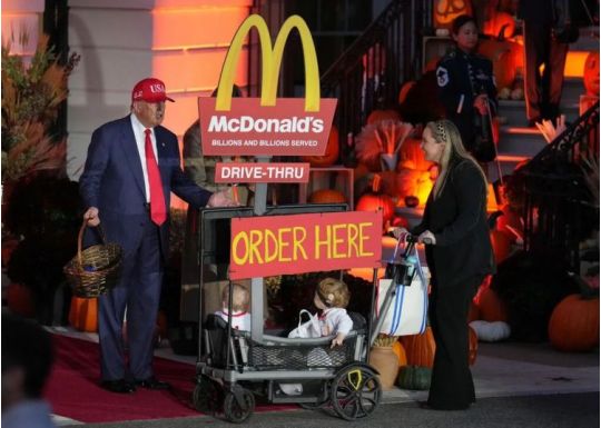 Дональд і&nbsp;Меланія Трамп відзначили Гелловін у&nbsp;Білому домі