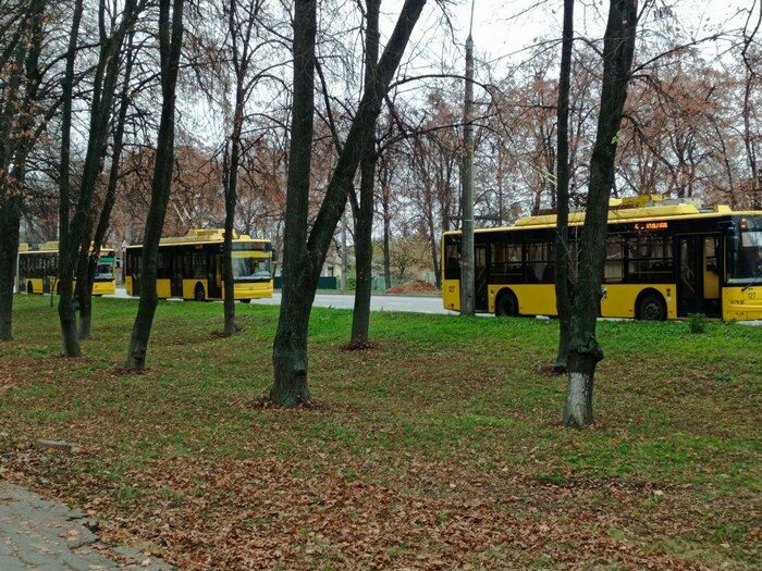 Люди йшли пішки по&nbsp;рейках до&nbsp;найближчої станції: як&nbsp;російські ракети й&nbsp;блекаут паралізували Полтавщину