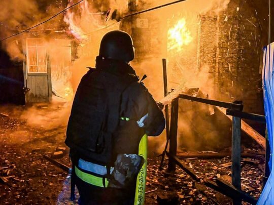 Пожежі, руйнування й жертви: понад сотню дронів та «Іскандерів» били по житлових районах України (фото, відео)