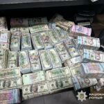Організували масштабну шахрайську фінансову біржу: слідчі поліції повідомили про підозру учасникам організованої злочинної групи