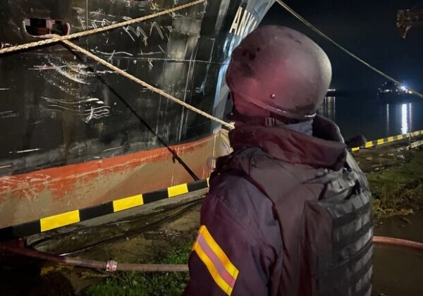Дроновый удар по Одессе: под обстрел попало гражданское судно